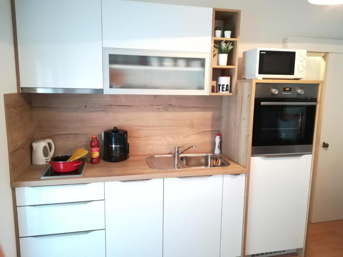 Apartment And Room Hudoletnjak Шіло Екстер'єр фото