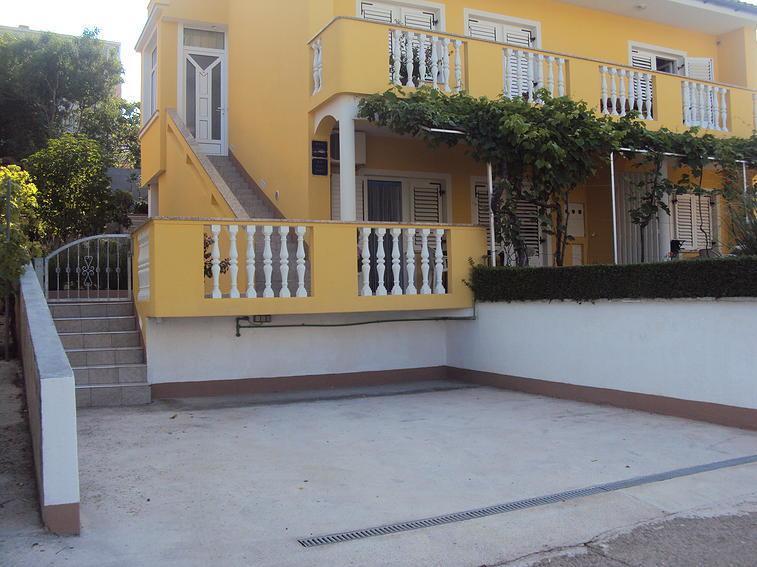 Apartment And Room Hudoletnjak Шіло Номер фото