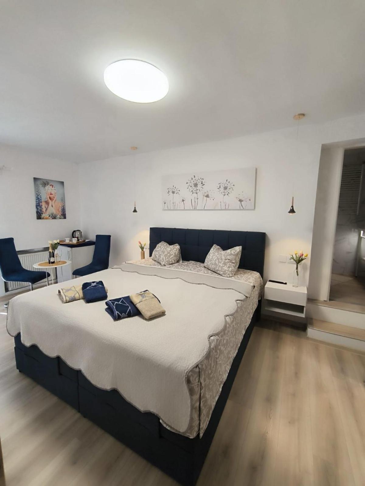 Apartment And Room Hudoletnjak Шіло Номер фото