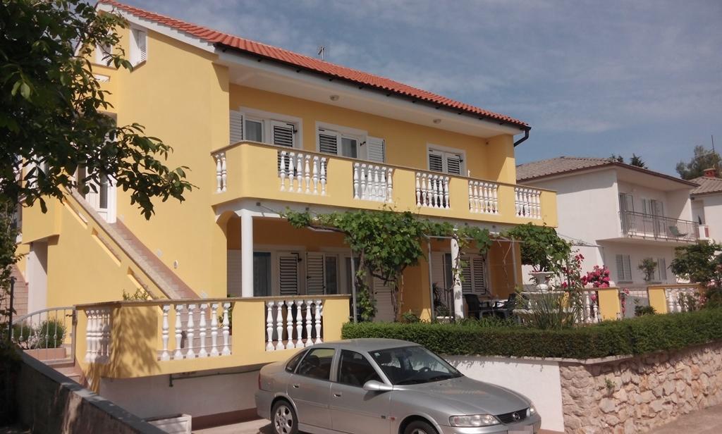 Apartment And Room Hudoletnjak Шіло Номер фото